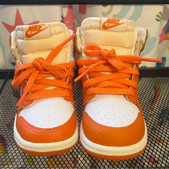 Jordon Retro 1 High OG - Girls’ Toddler - Picture 5 of 9